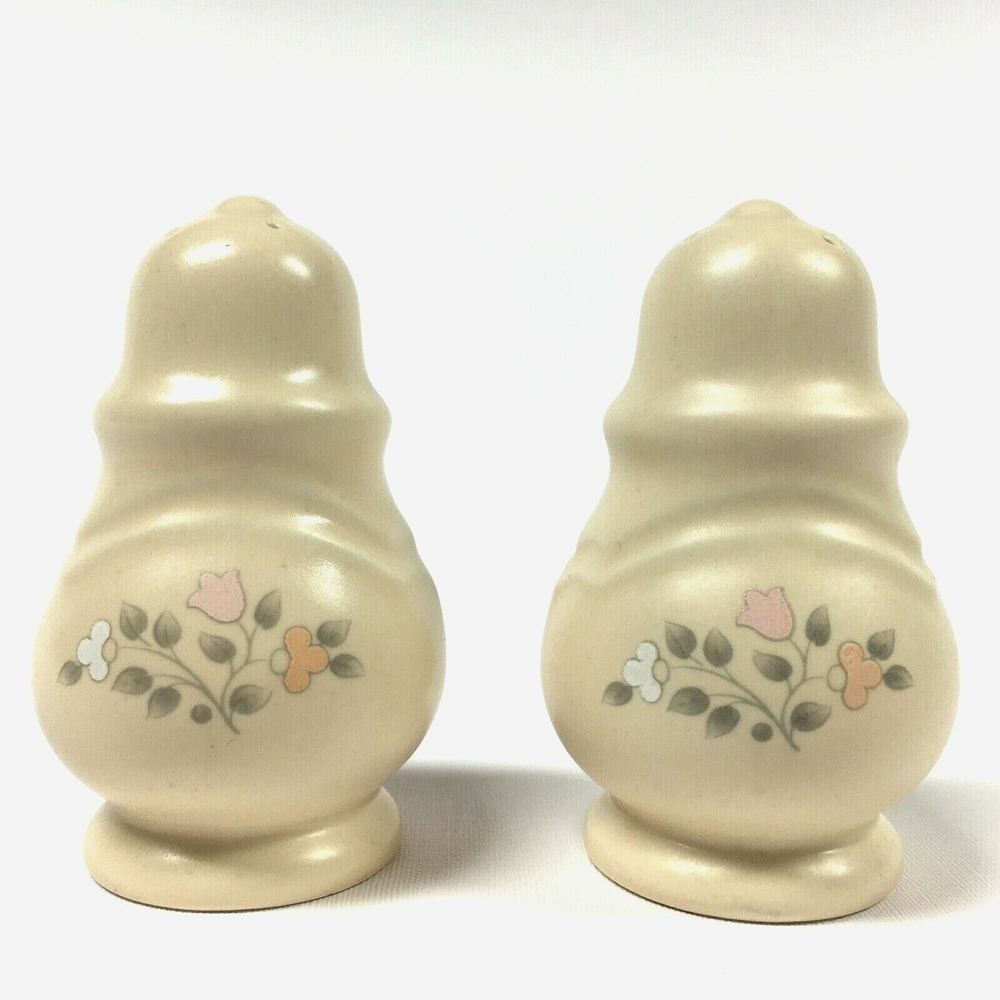 Vintage Pfaltzgraff Remembrance Salt And Pepper Shakers Farmhouse Set Of 2